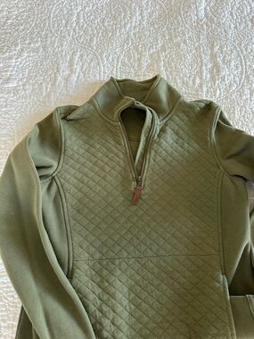 LLbean Women’s quilted pullover XS olive green like new